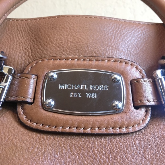 Michael Kors Large Leather Hamilton Bag - Picture 3 of 8
